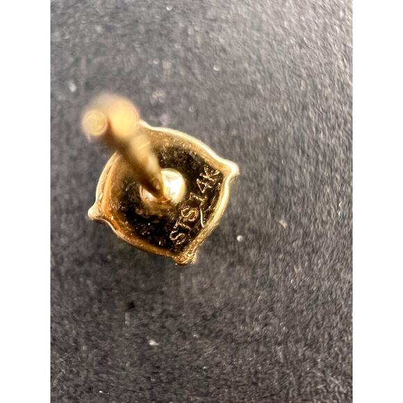 14k gold 4.5mm mint peridot stud earrings - Picture 2 of 11